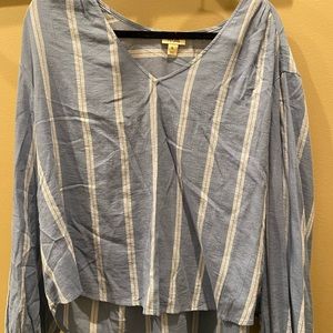 LIKE NEW - WOMEN’S BLOUSE